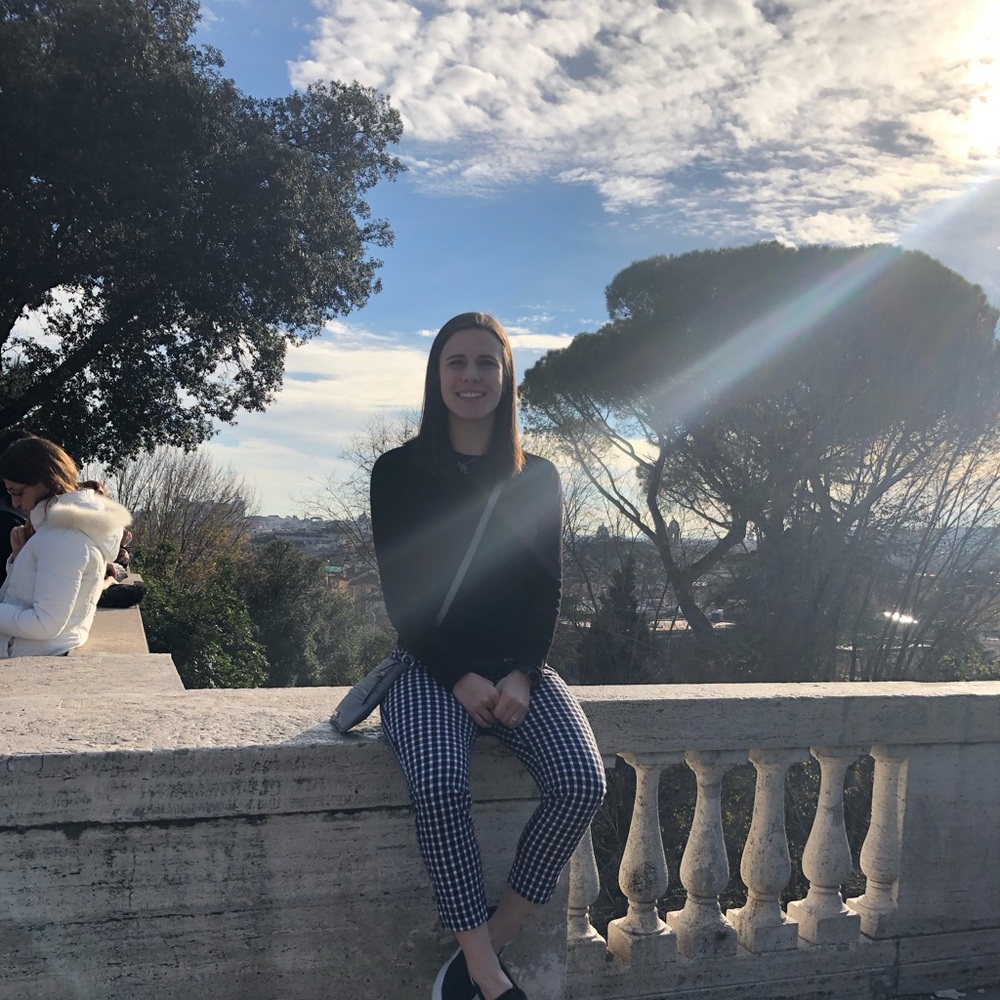Meet your Posher, Claudia
